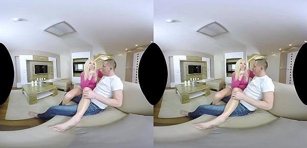  Casey Szilvia has an evening of pleasure in VR